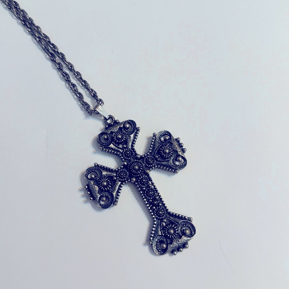 Sarah Coventry Cross necklace
